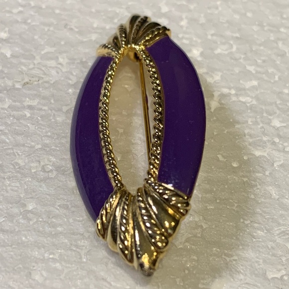 Purple Enamel with Gold Tone Accents Decorative Brooch/Pin ~Very Beautiful~ - Picture 5 of 13